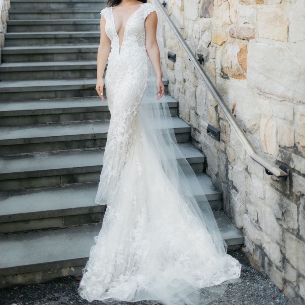 Spring 2019 Berta Wedding Dress - Picture 12 of 15